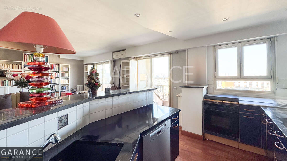 Appartement à PARIS-14E