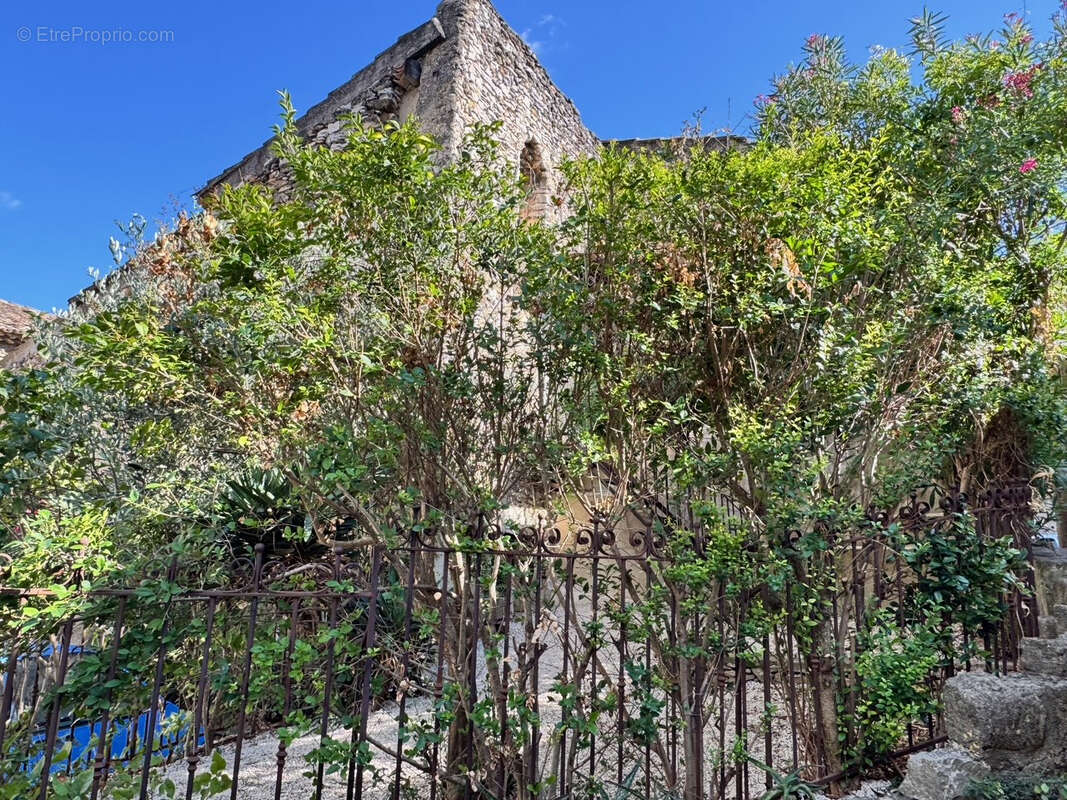 Maison à SAINT-LAURENT-DES-ARBRES