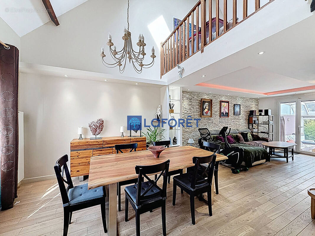 Maison à SAVIGNY-SUR-ORGE