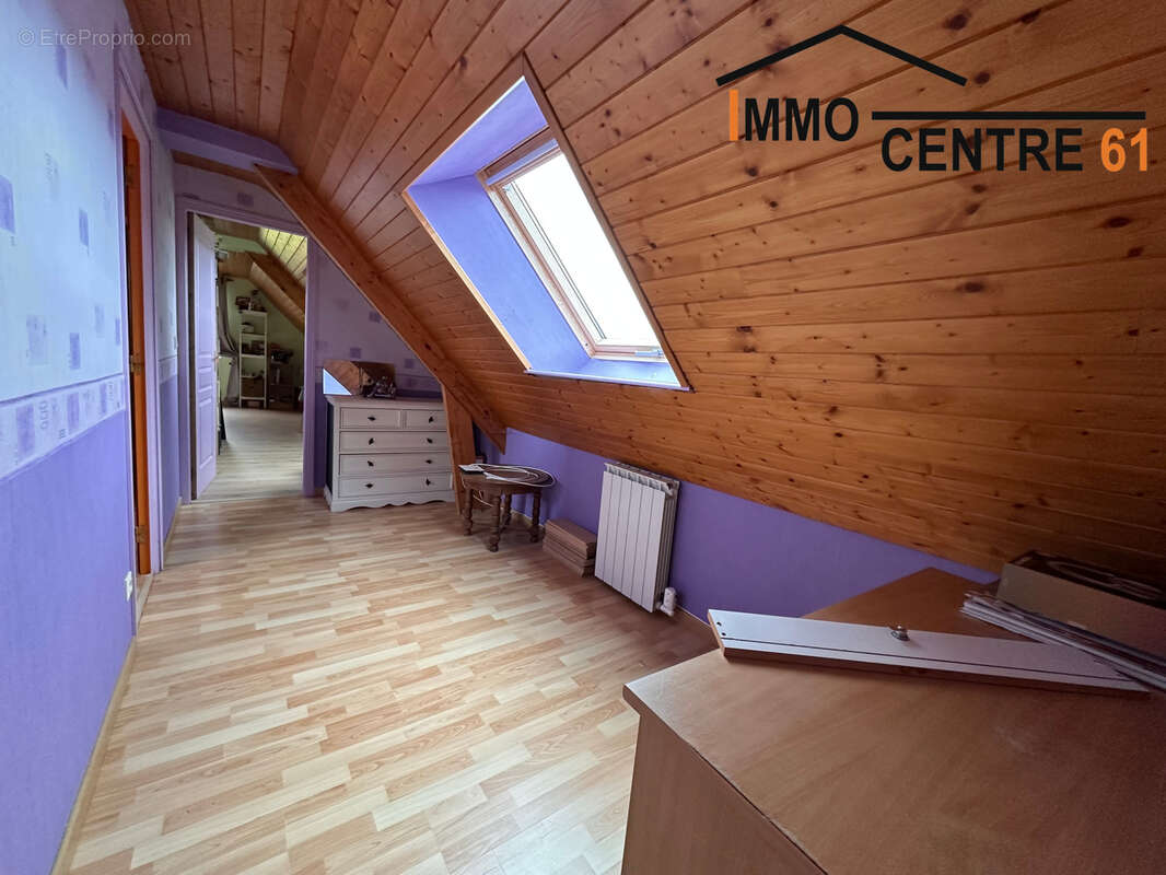 Maison d'architecte 5 chambres et un gîte de 64m2 sur un terrain de 5527m2 arboré. - photo 23