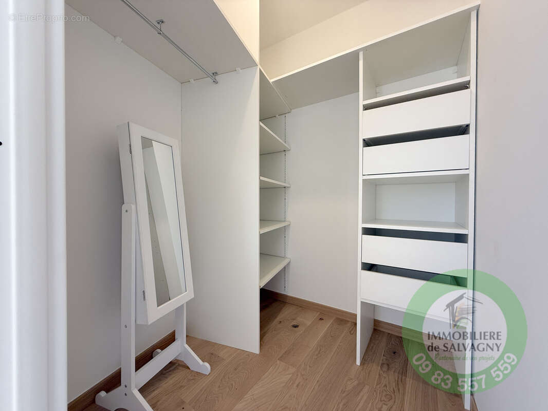 Appartement à LA TOUR-DE-SALVAGNY