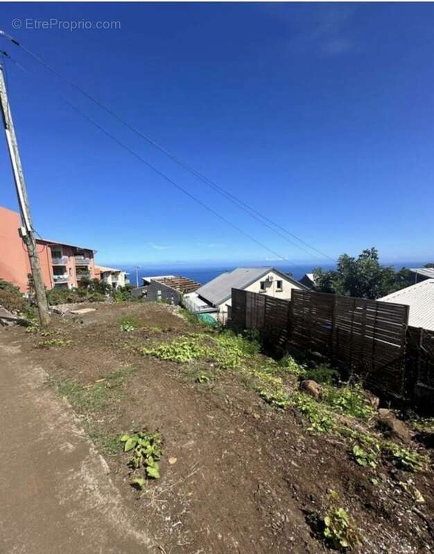 Terrain à SAINT-LEU