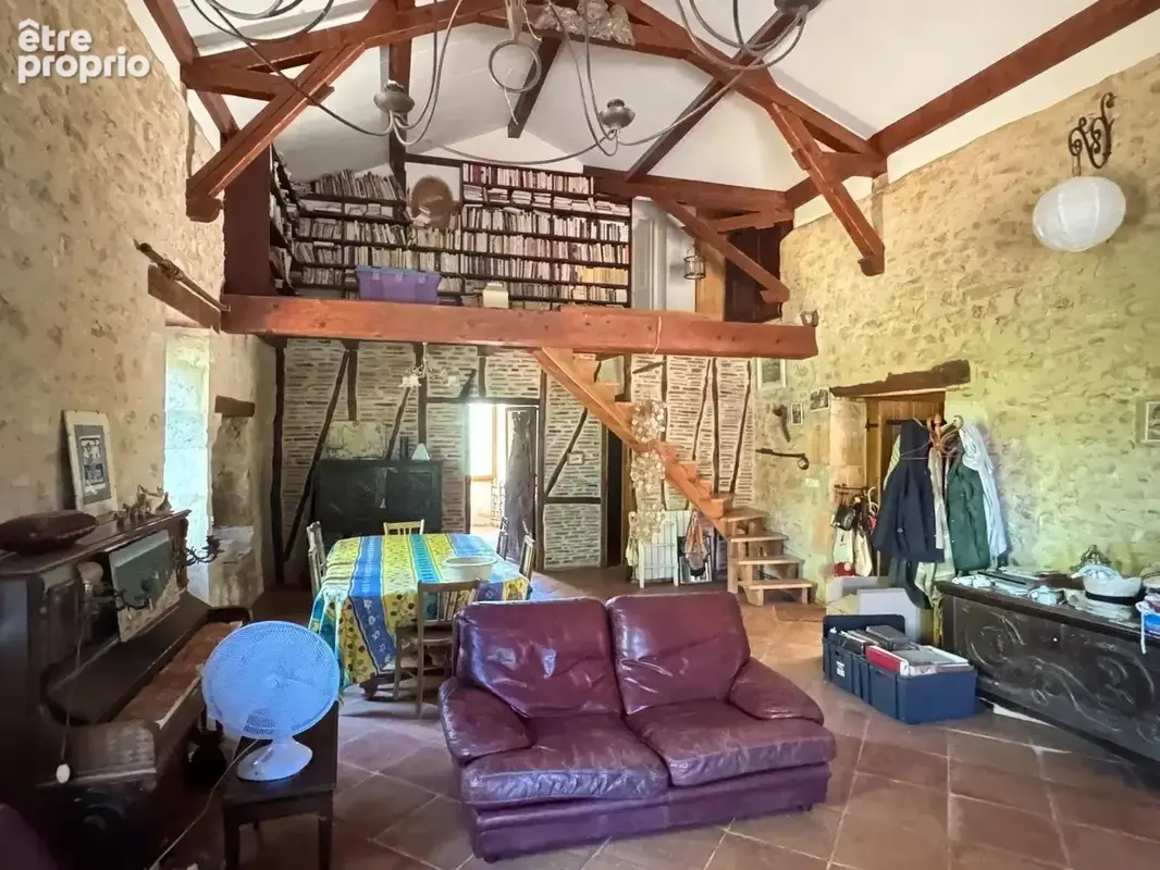 Ensemble immobilier en pierre avec 15 ha de terrain. - photo 9