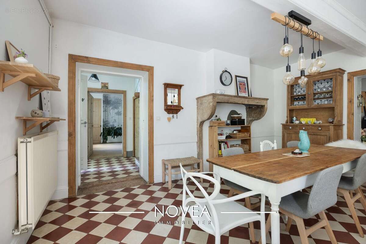 Maison à REYRIEUX