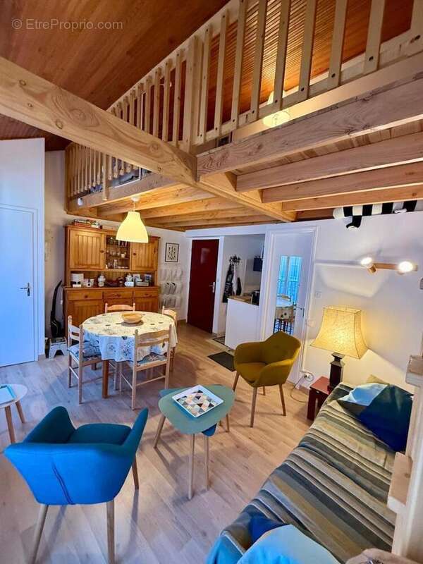   - Appartement à AX-LES-THERMES