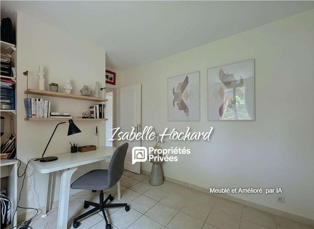 Maison familiale avec appartement T2 indépendant, piscine et grand terrain  Quartier calme à Garéoult - photo 12