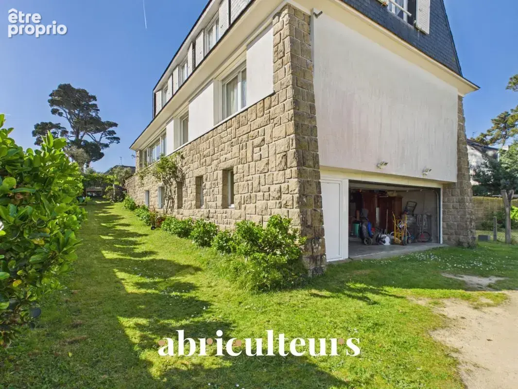 Splendide villa familiale à 80 m de la Grande Plage – 205 m² – 8 chambres – Jardin paysager, terrasse et grand garage – Carnac P - photo 15
