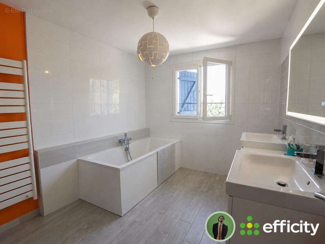 Maison 230 m² à Montmerle-Sur-Saone  - photo 16