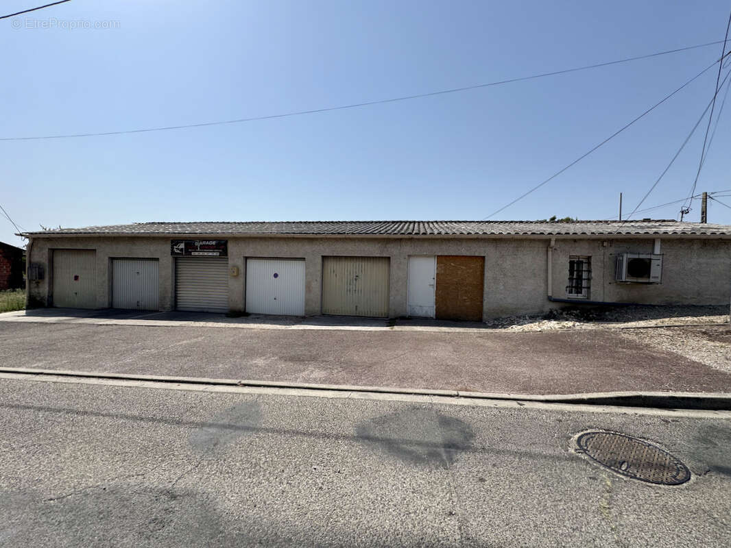 Parking à VILLENEUVE-SUR-LOT