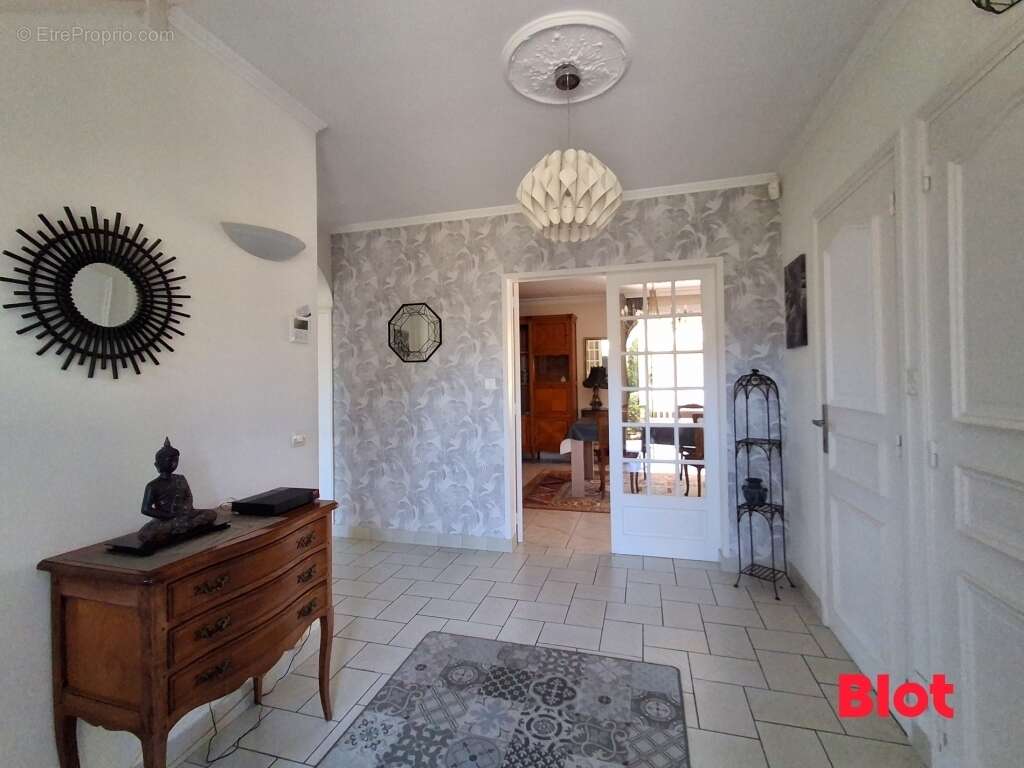 Maison 165 m² à Chateauneuf-D'ille-Et-Vilaine  - photo 2