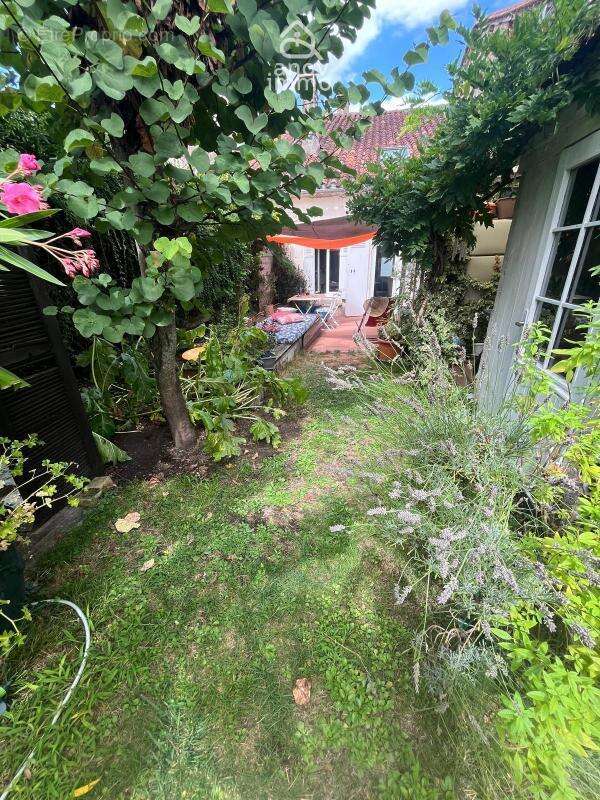 Maison de charme avec jardin intime, terrasse et atelier   E - photo 19