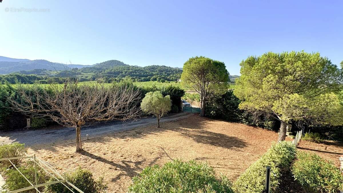 Villa avec dépendances au milieu des vignes à Gigondas - photo 2