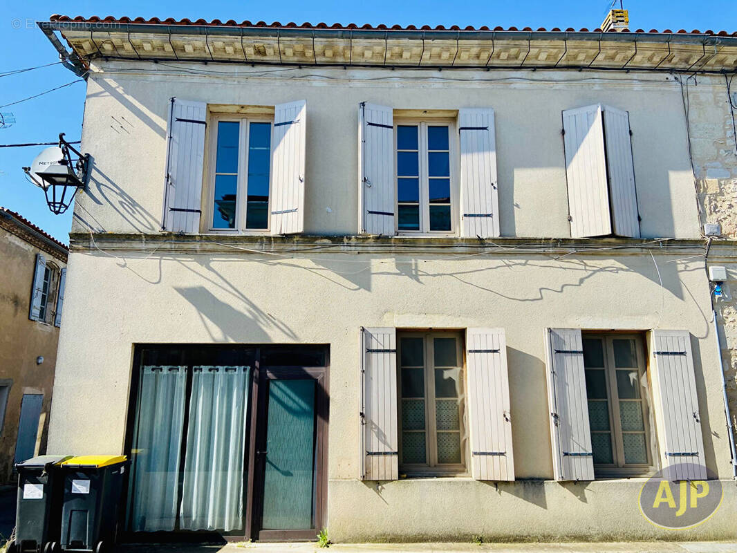 Appartement à SAINT-CHRISTOLY-MEDOC