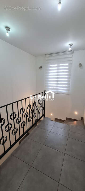 Maison 227 m² à Osny  - photo 9
