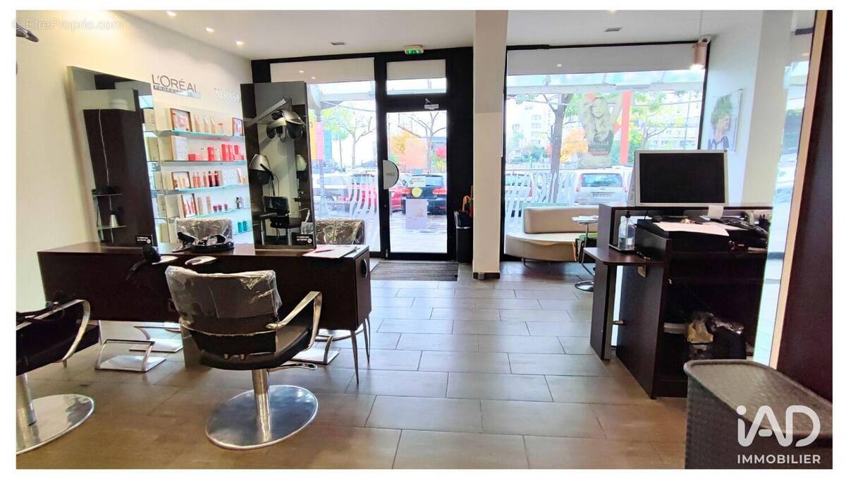 Photo 1 - Commerce à CERGY