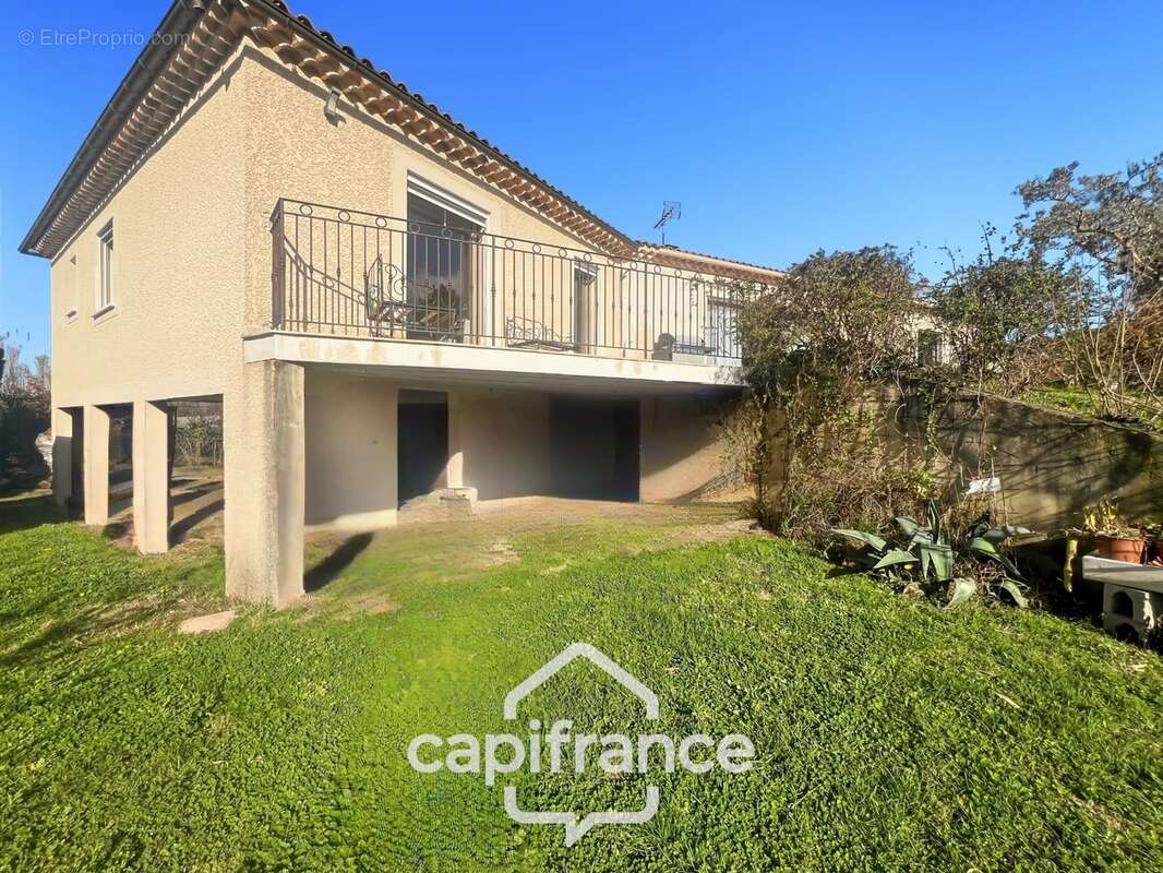 LES TAILLADES, maison individuelle de plain pied  de 210 m2, en campagne,  4 chambres, sur un terrain de 2900 m2 environ, piscin - photo 49