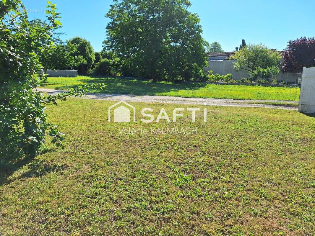 Photo 1 - Terrain à BOUTIERS-SAINT-TROJAN