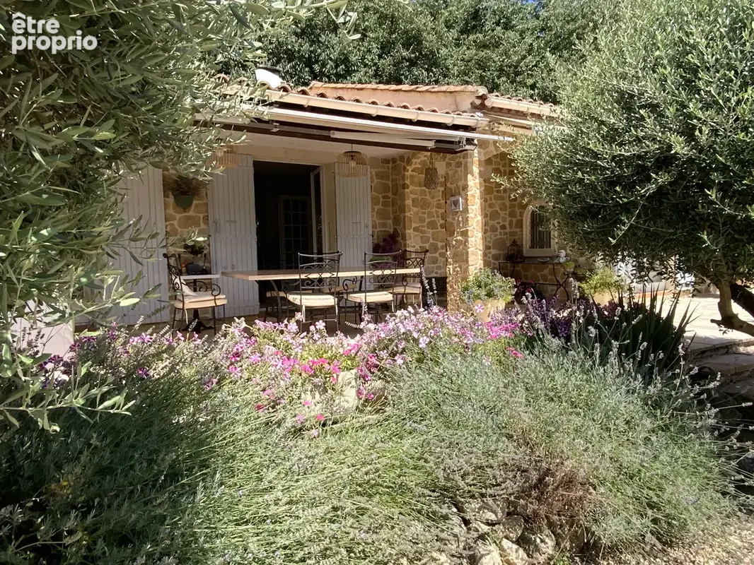 Villa de plain pied dans un quartier résidentiel d'Uzès sur un terrain de 1500 m2 avec piscine. - photo 9