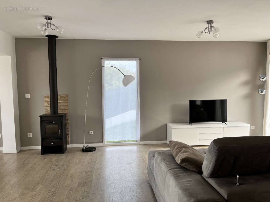 Maison à GREZIEU-LA-VARENNE