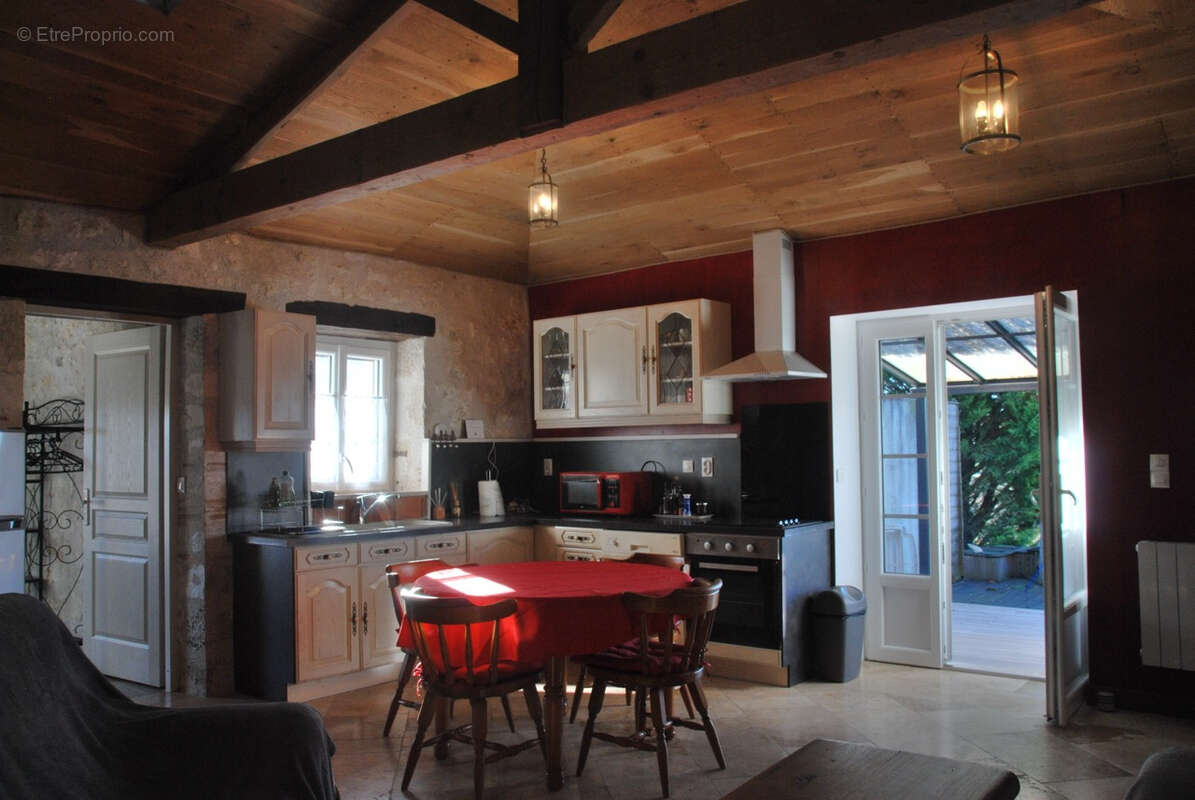 Maison de campagne avec gîte, piscine et grange - photo 13