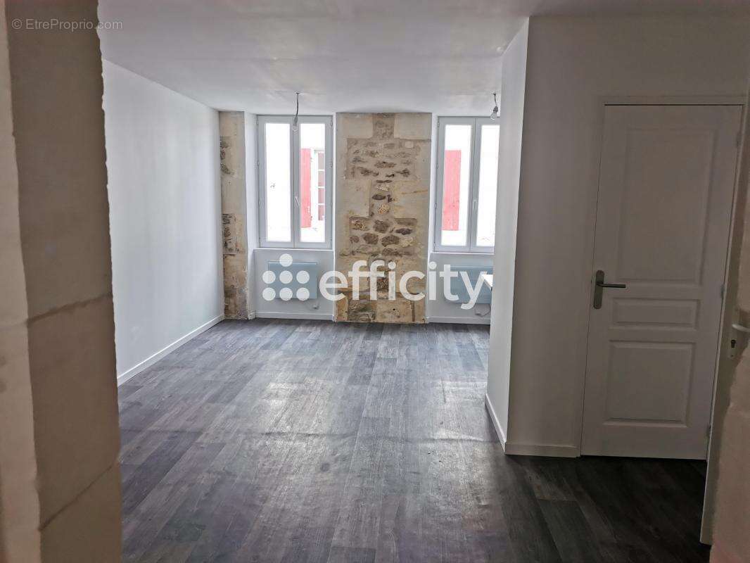 Appartement à BRIZAMBOURG