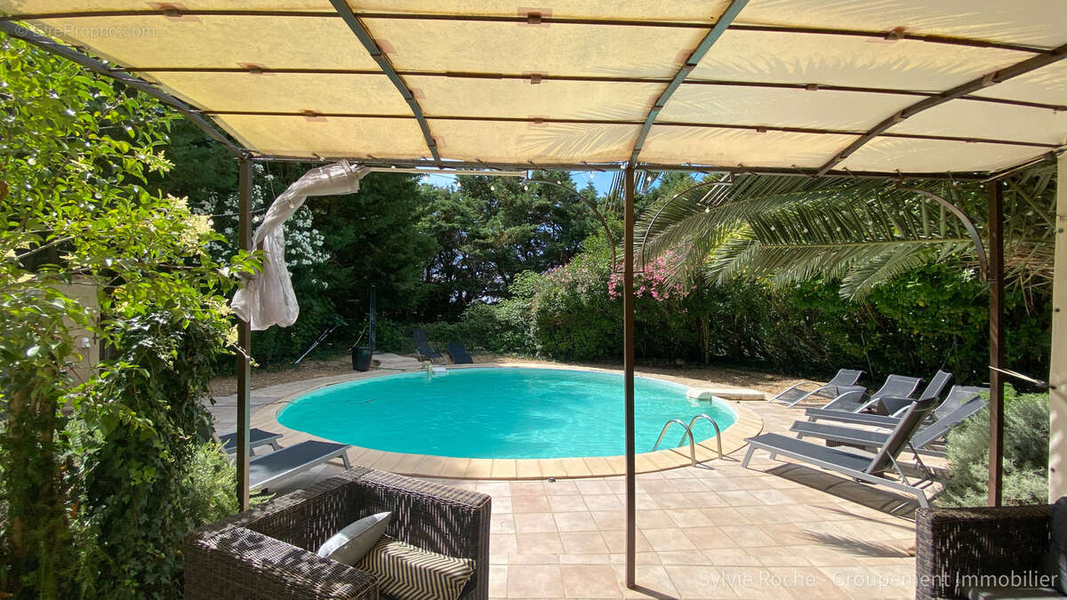 Maison à CADEROUSSE