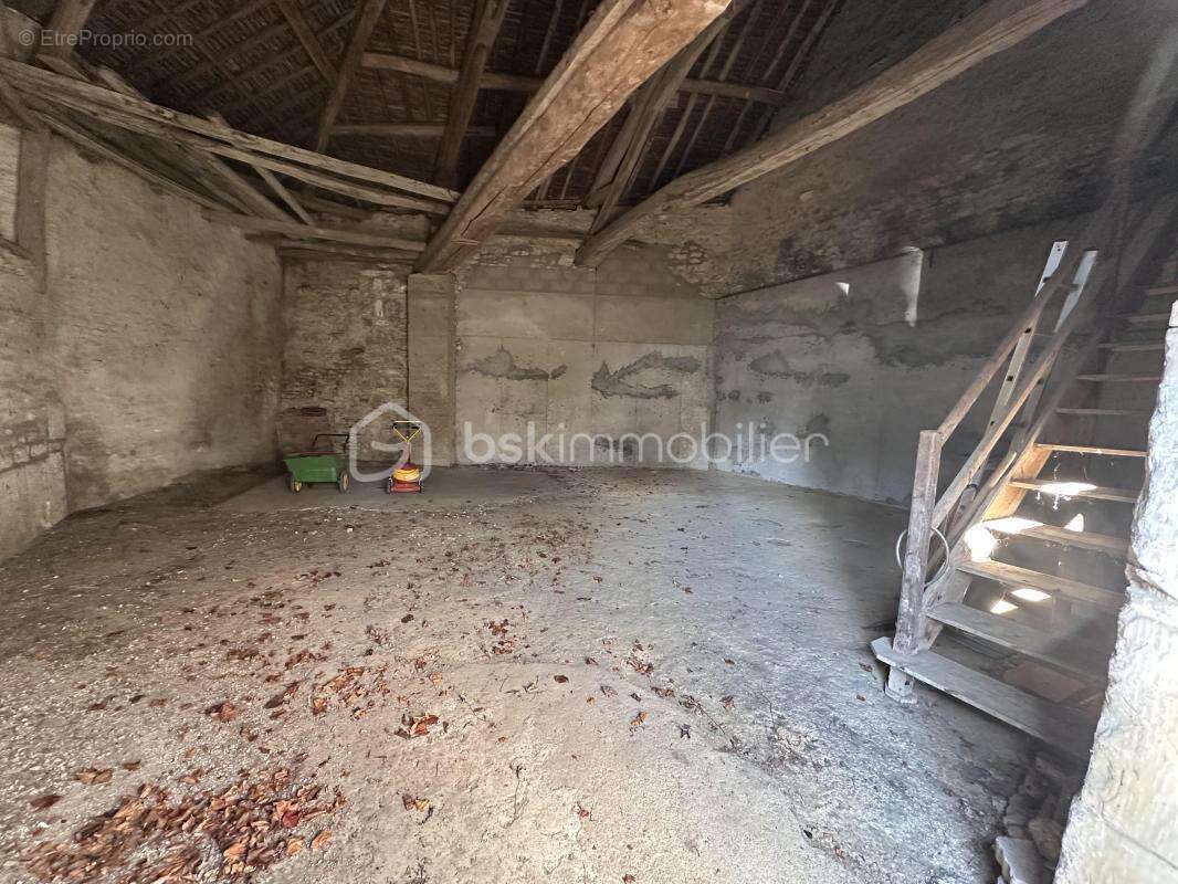  Belle maison familiale à Tronchoy  - photo 12