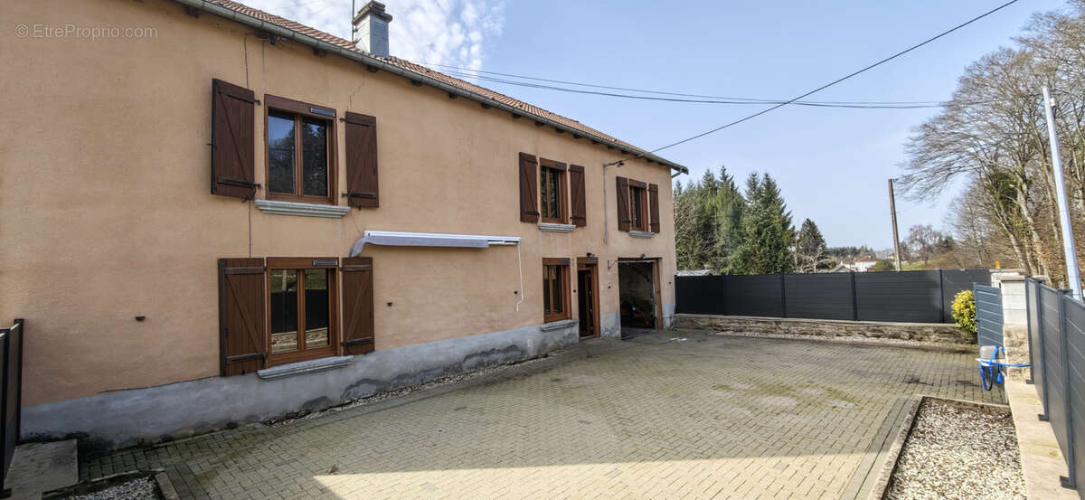 Maison de caractère   195 m2   4 grandes chambres   Terrain 2 096 m2   Vue forêt   Xertigny   219 900 € - photo 2