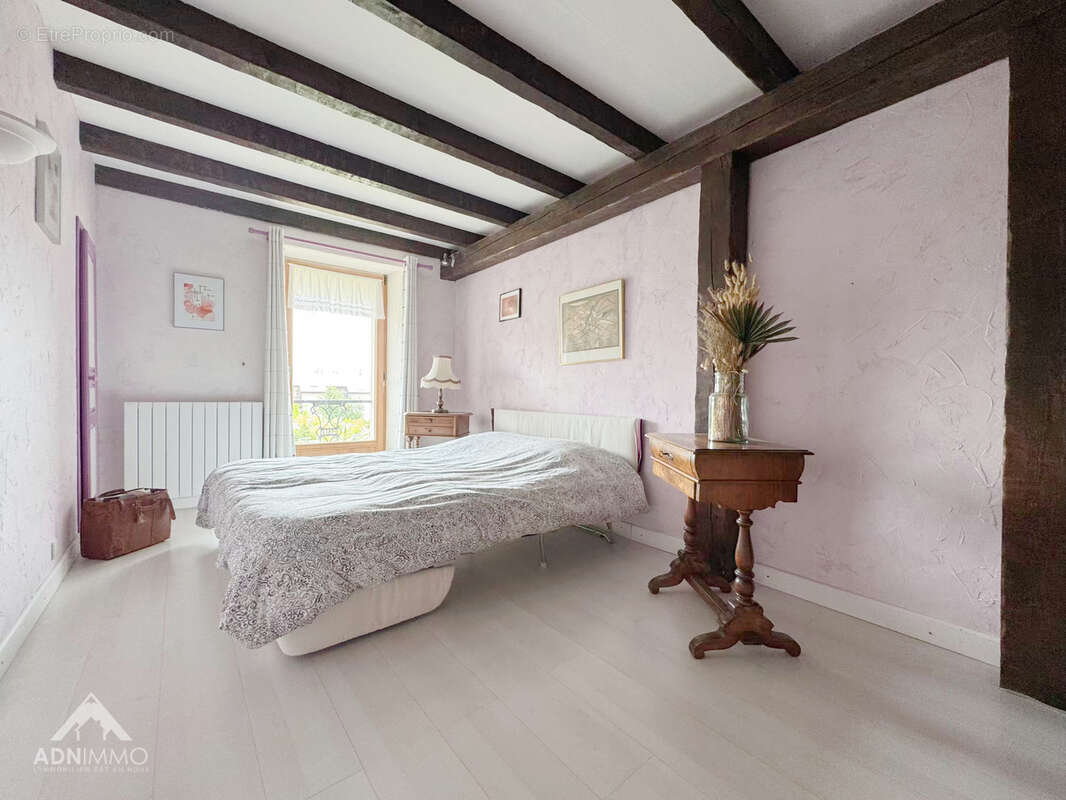 Maison à COLLONGES