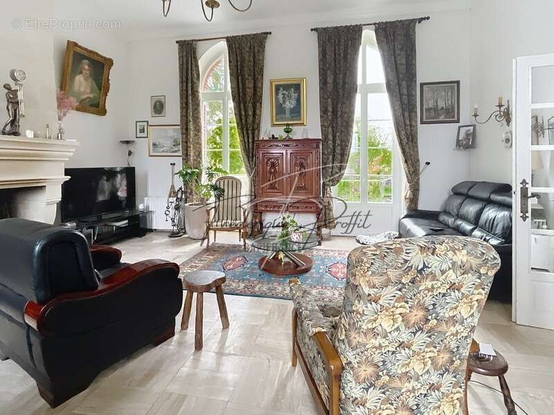 Maison à SAINT-REMY-EN-L&#039;EAU