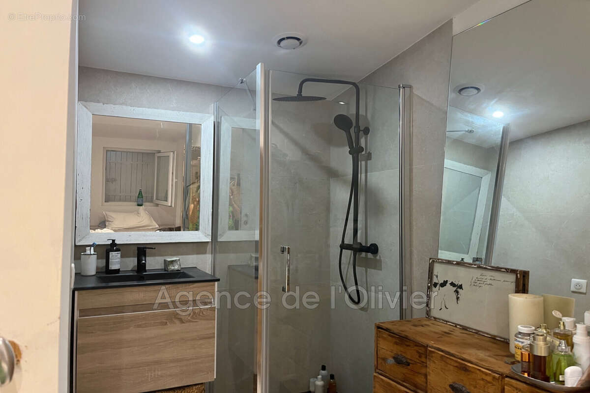 Maison à CHATEAUNEUF-GRASSE