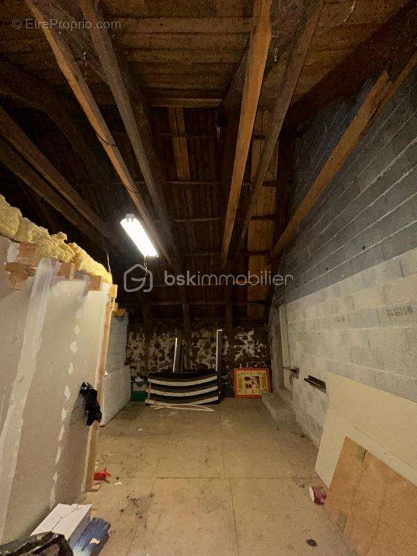 Maison en pierre 131 m² + grange 110 m² – Fort potentiel gîtes - photo 15