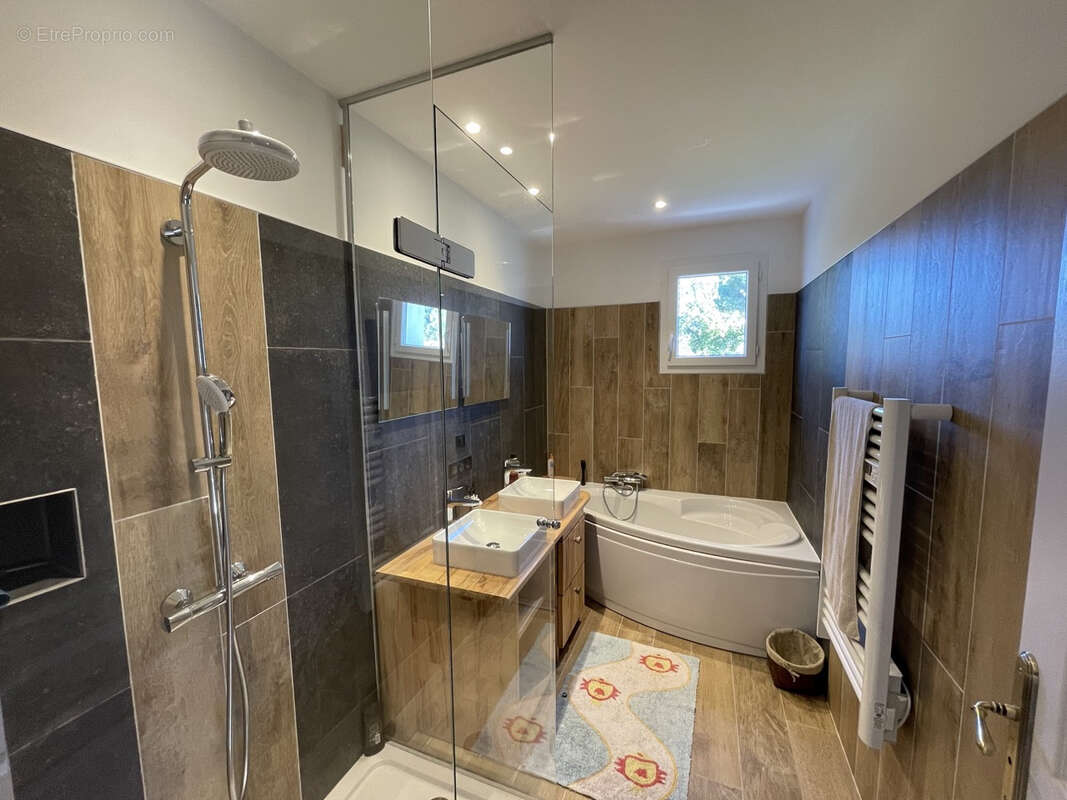 Maison à LA GARDE-FREINET