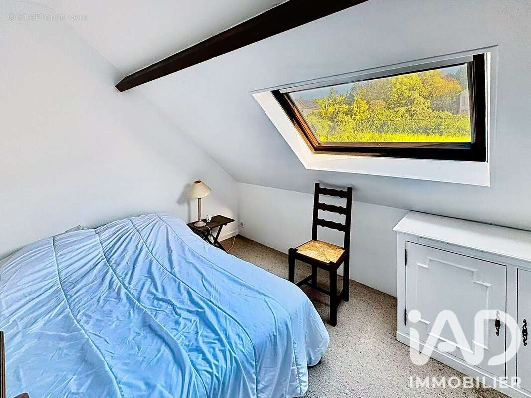 Maison 148 m² à Crecy-La-Chapelle  - photo 9