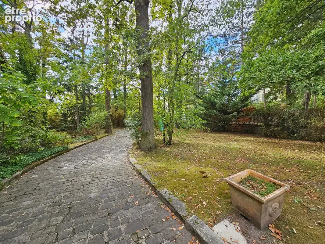 Maison de charme dans quartier priviligié LA CHASSE - photo 8