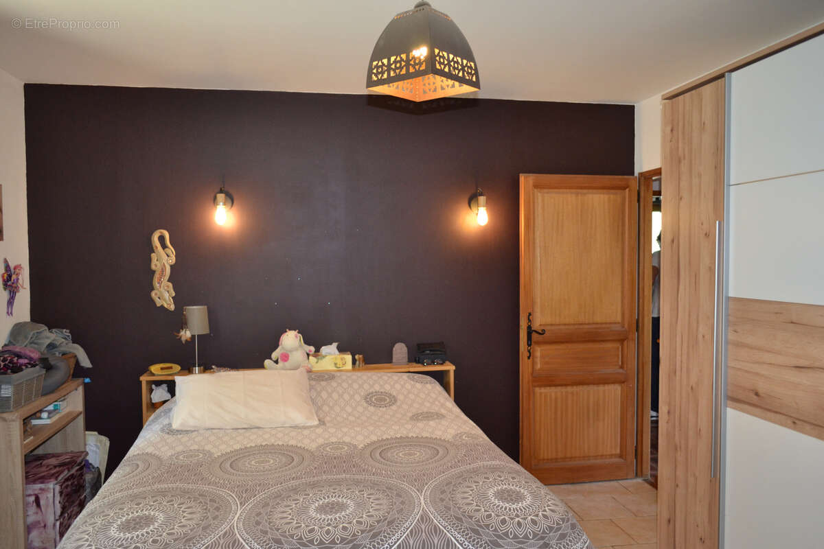 Maison T5 plain pied terrain 2500m2 - photo 11
