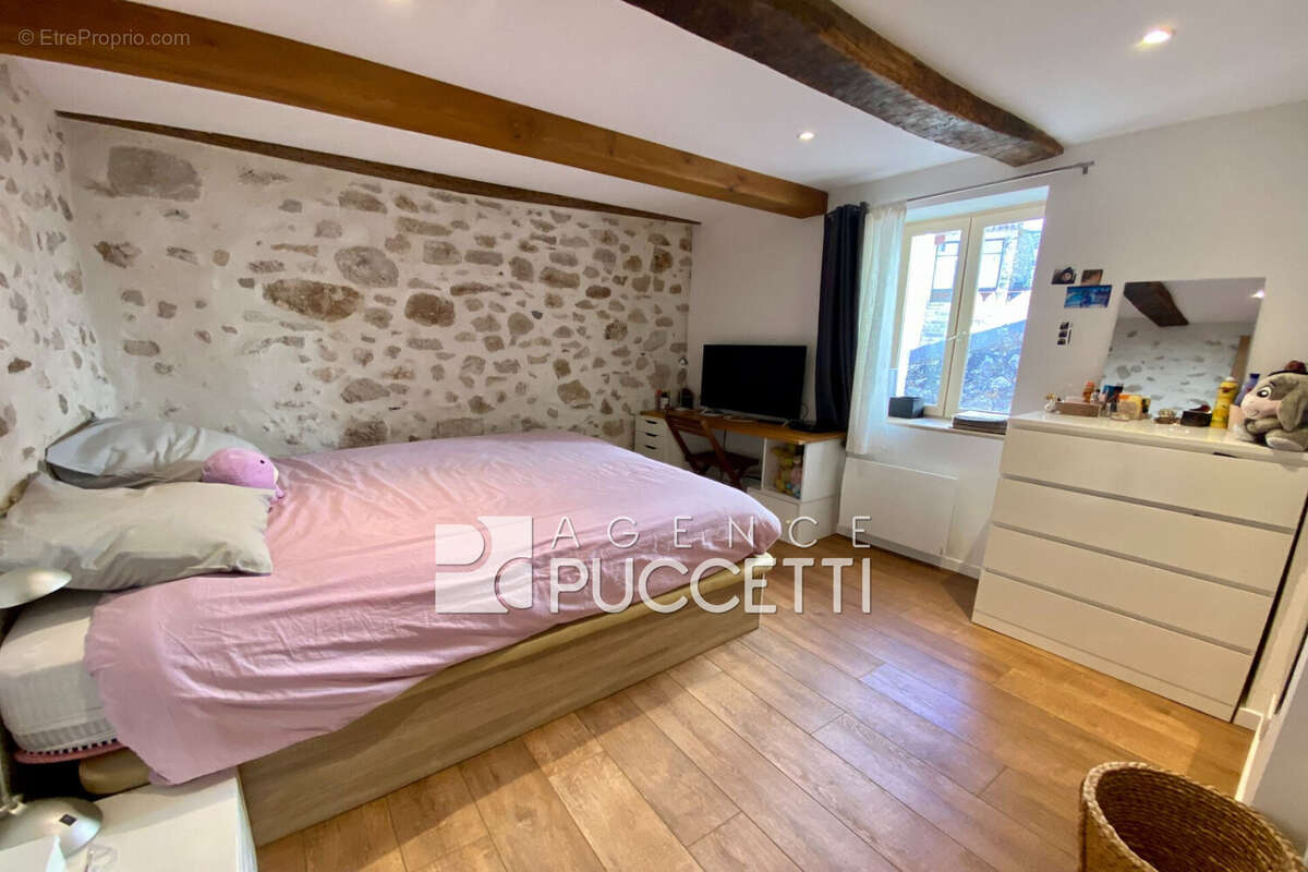 Appartement à COURSEGOULES