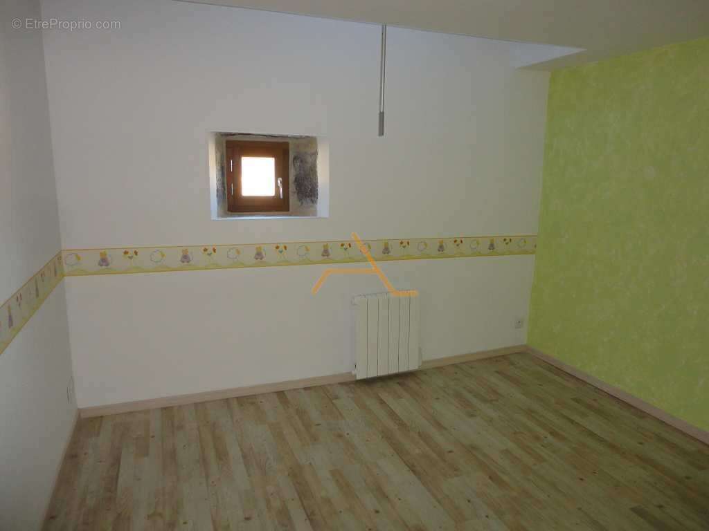 Maison à MONTJOUX