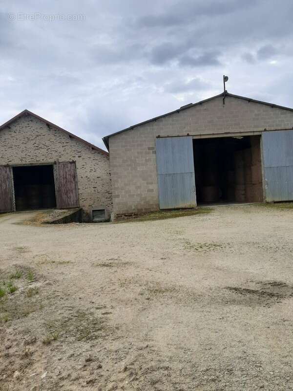 Maison à COUSSAC-BONNEVAL