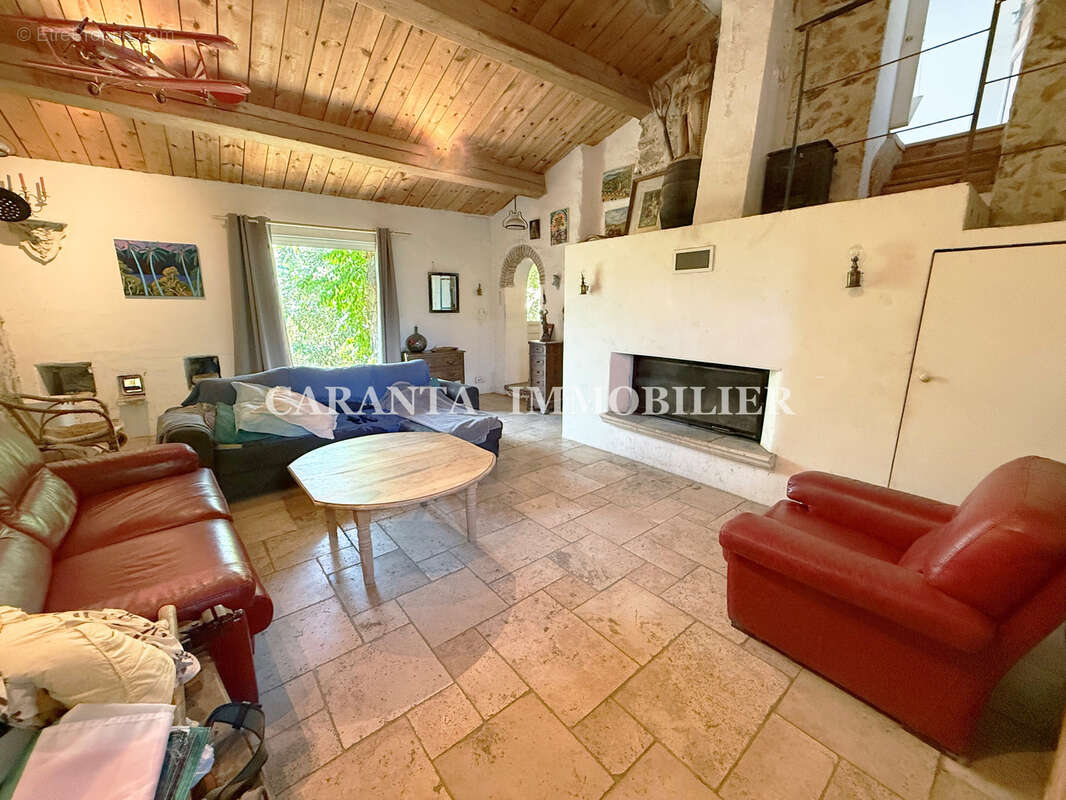Maison individuelle de hameau en pierre • 94,23 m2 • 954 m2 de terrain privatif • Vue forêt • Grand garage - photo 5
