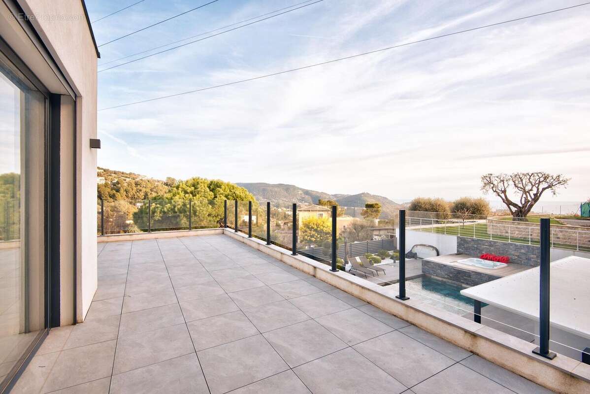 Maison à TOURRETTE-LEVENS