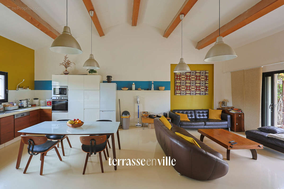 Maison à SIMIANE-COLLONGUE