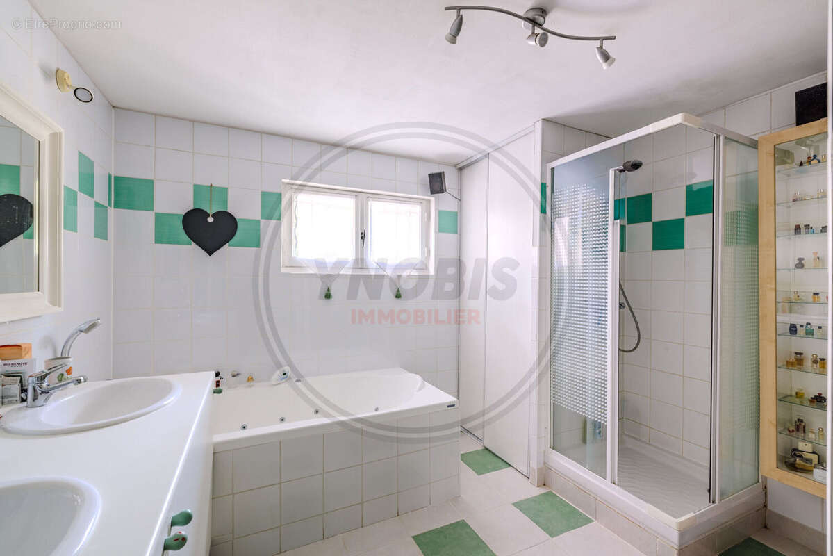 Maison à VERNEUIL-SUR-SEINE