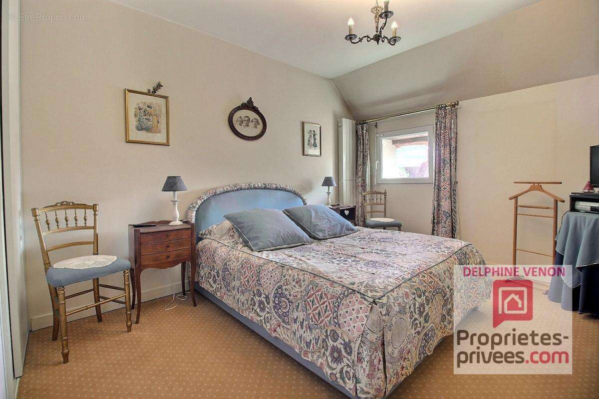 Maison à SAINT-DENIS-DE-L'HOTEL