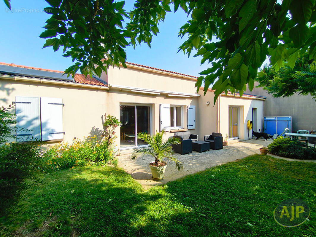 Maison à MONTAIGU