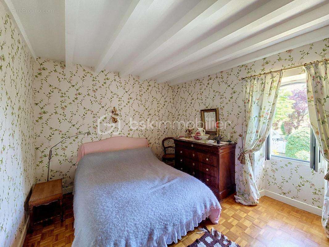 Du cachet et du charme pour cette confortable maison de 181m2. sur 1.1 hectare de terrain - photo 18