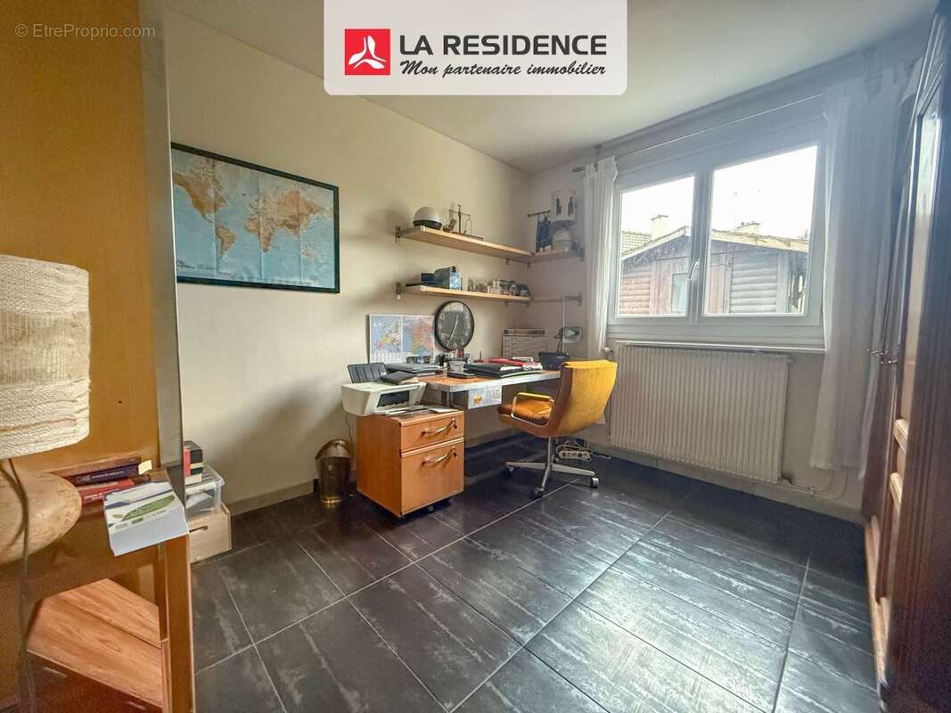 Maison à LE MESNIL-SAINT-DENIS