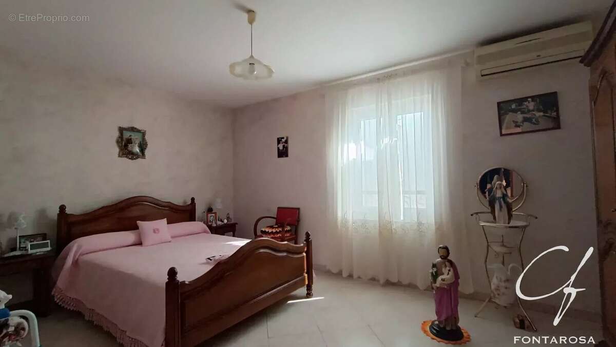 Maison à LE MUY