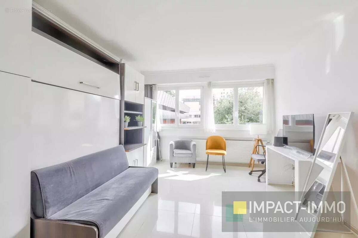 Appartement à COURBEVOIE