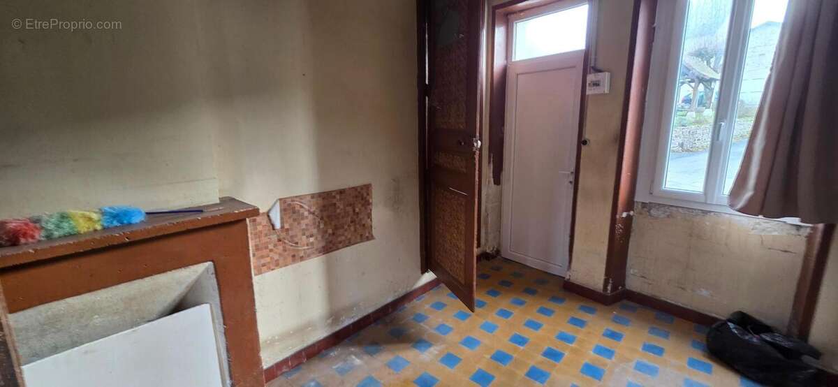 Maison 182 m² à Monthoiron  - photo 6
